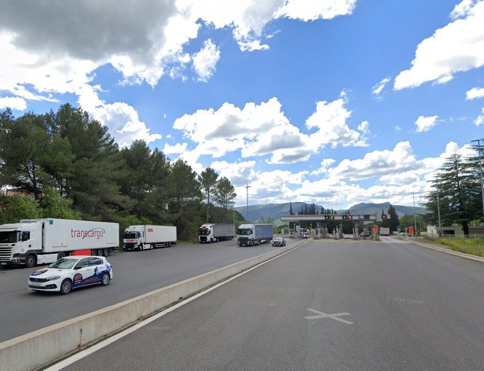 Brignoles : Un poids lourd en feu sur l’A8, l’autoroute partiellement fermée