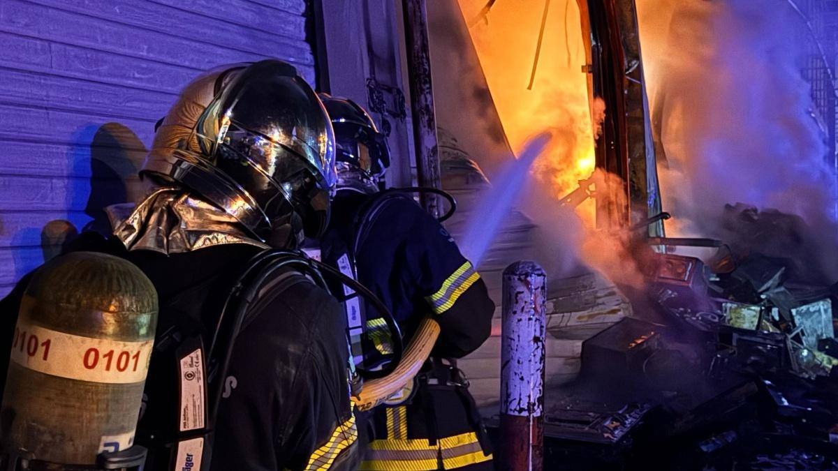 Incendie à Villeneuve-Loubet : des mesures de sécurité mises en place pour prévenir la pollution des eaux Incendie à Villeneuve-Loubet : des mesures de sécurité mises en place pour prévenir la pollution des eaux