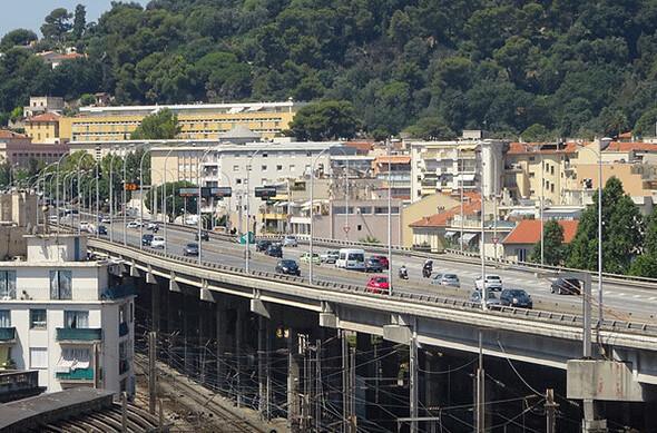 Nice : Deux policiers municipaux blessés lors d'une interpellation sous haute tension