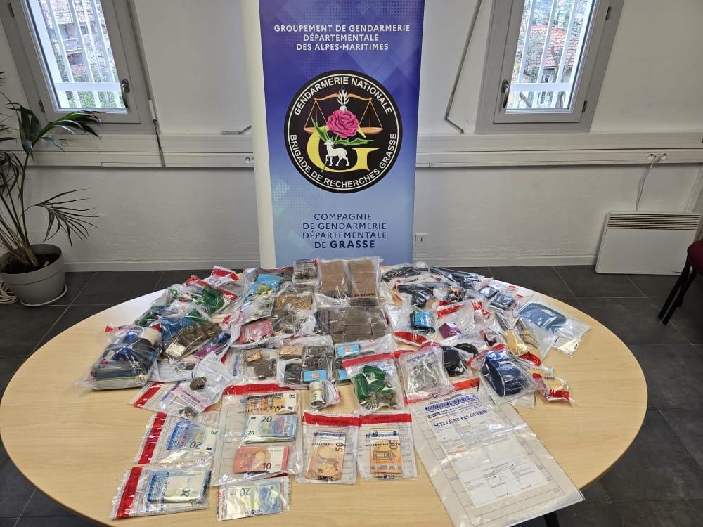 Démantèlement d’un réseau de trafic de drogue dans les Alpes-Maritimes et le Var Démantèlement d’un réseau de trafic de drogue dans les Alpes-Maritimes et le Var