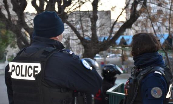 Nice : huit suspects déférés pour l'attaque d'un magasin par arme à feu  Nice : huit suspects déférés pour l'attaque d'un magasin par arme à feu