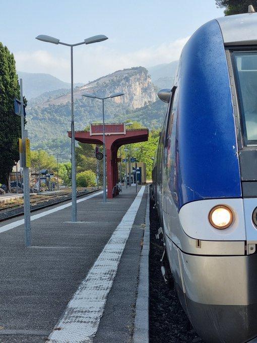 Une femme mortellement percutée par un train, la circulation des TER perturbée entre Toulon et Carnoules Une femme mortellement percutée par un train, la circulation des TER perturbée entre Toulon et Carnoules