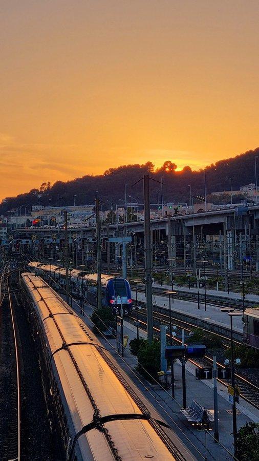 Un train de nuit entre Rome et Marseille en passant par la Côte d'Azur
