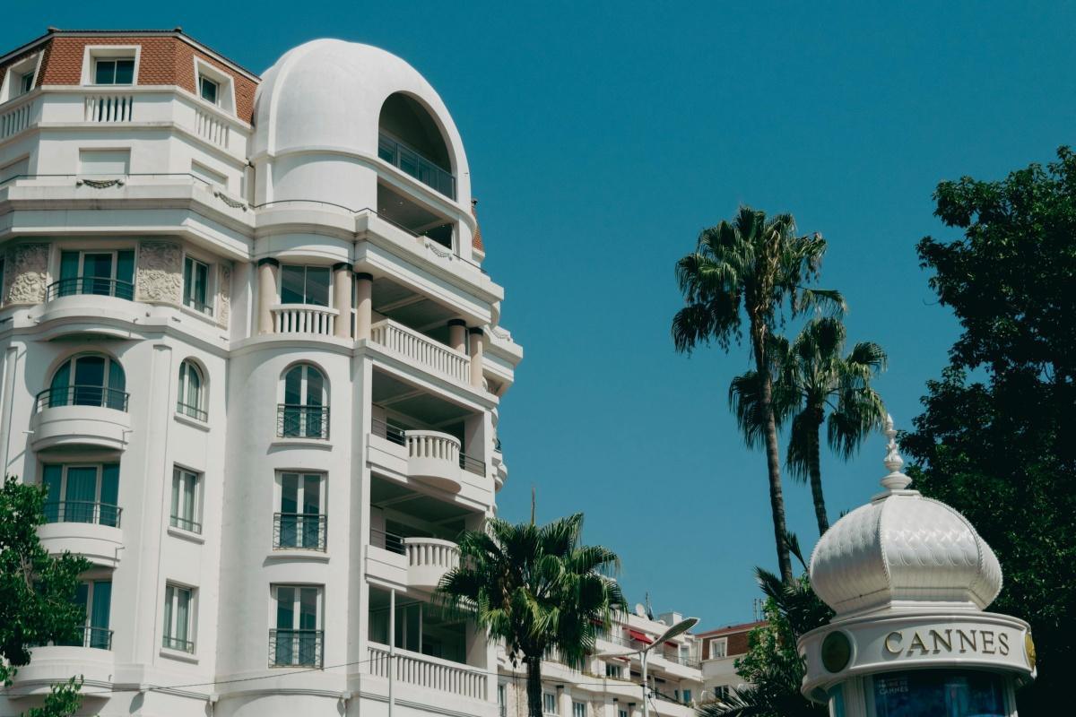 Côte d’Azur : la prolifération inquiétante des “hôtels fantômes” Côte d’Azur : la prolifération inquiétante des “hôtels fantômes”