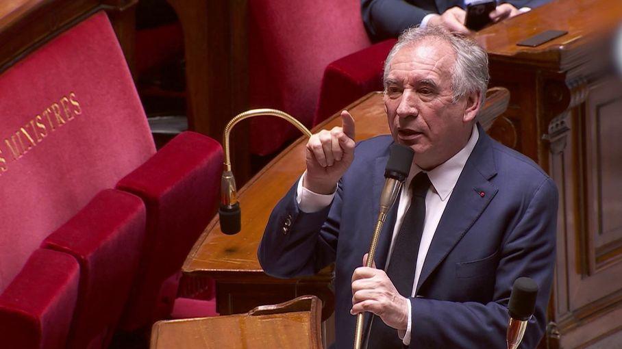 Chute du gouvernement : "stratégie du chaos", "élections anticipées"... les réactions des élus azuréens Chute du gouvernement : "stratégie du chaos", "élections anticipées"... les réactions des élus azuréens