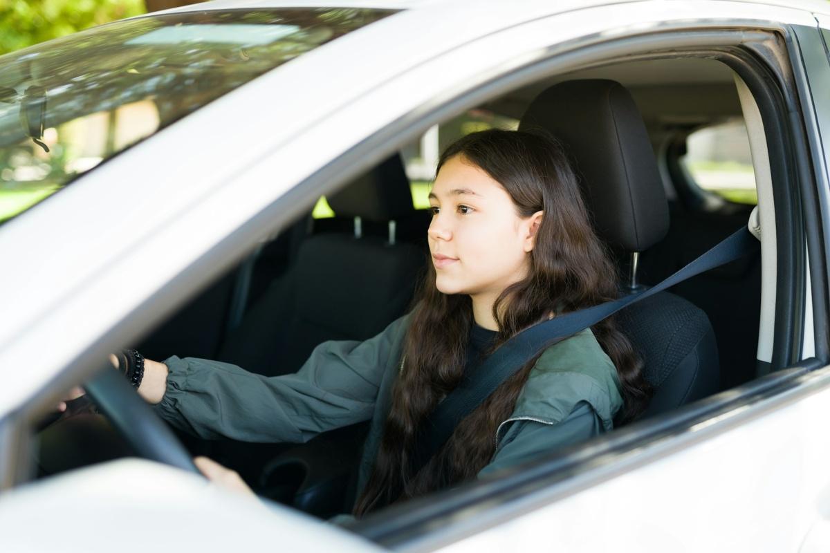Renault Clio et Peugeot 208 en tête : les voitures préférées des jeunes en 2025