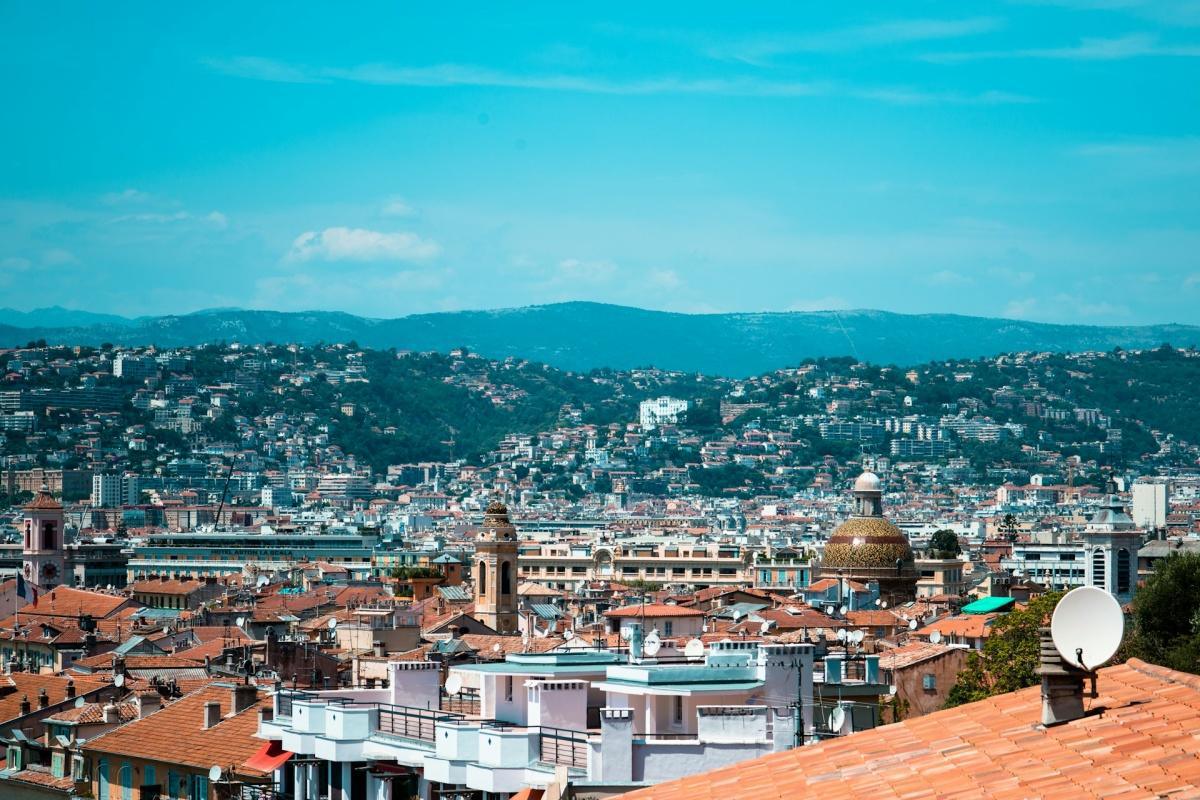 La Côte d'Azur séduit les actifs mais voit partir les jeunes