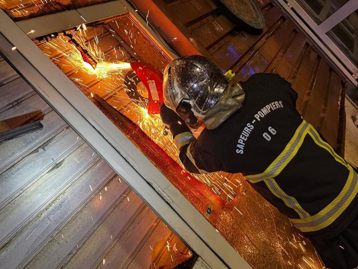 Deux appartements détruits dans un violent incendie à Nice