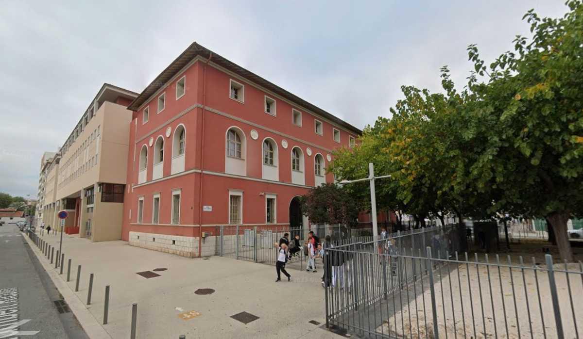 Grève au collège Jean Giono à Nice : enseignants et parents mobilisés Grève au collège Jean Giono à Nice : enseignants et parents mobilisés