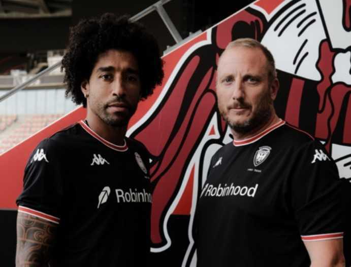 OGC Nice : un maillot “Populaire Sud” pour célébrer les 40 ans du mouvement ultra