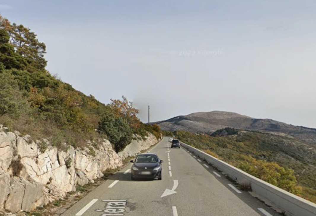 Éboulement à Saint-Vallier-de-Thiey : route coupée jusqu'en fin d’après-midi Éboulement à Saint-Vallier-de-Thiey : route coupée jusqu'en fin d’après-midi