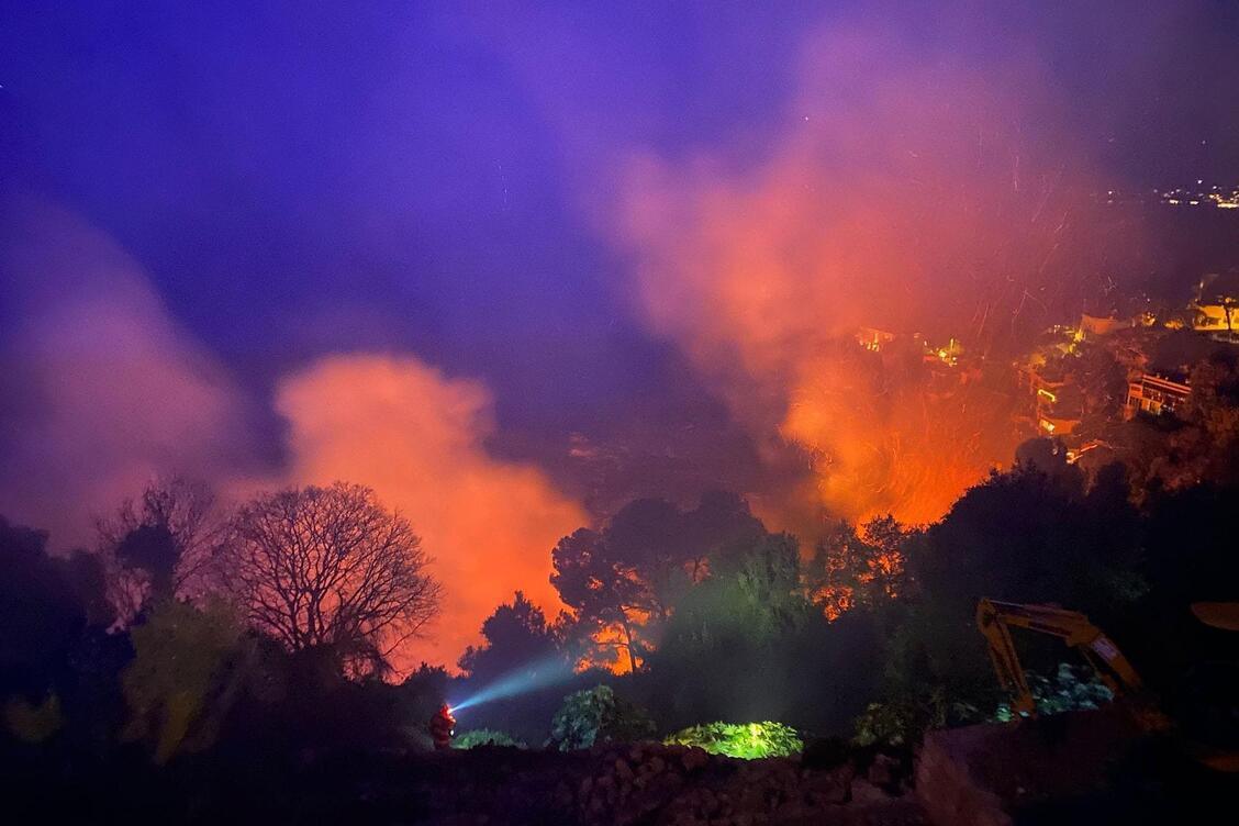 Cap-d’Ail : un feu de broussailles maîtrisé, 3 500 m² brûlés Cap-d’Ail : un feu de broussailles maîtrisé, 3 500 m² brûlés