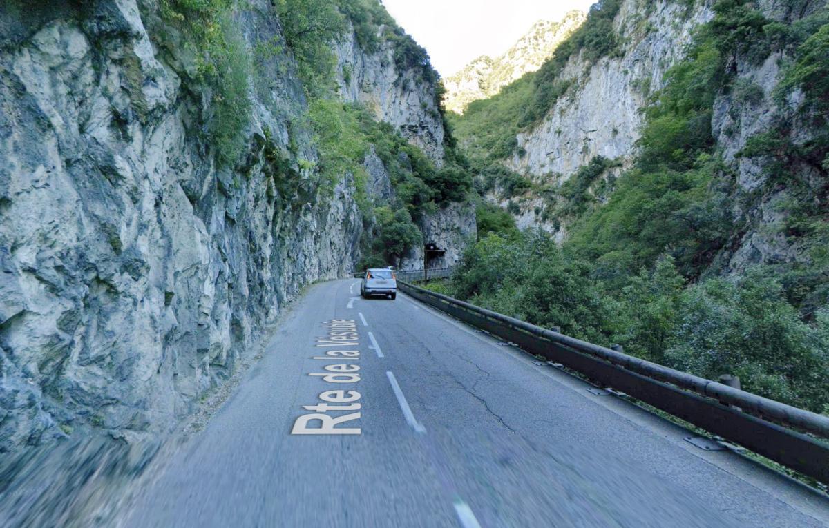 Éboulement à Utelle : la RM 2565 coupée avant le tunnel des Portes de la Vésubie