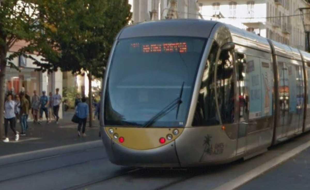 Tramway à Nice : la ligne 1 passe aux rames longues pour absorber l’affluence Tramway à Nice : la ligne 1 passe aux rames longues pour absorber l’affluence