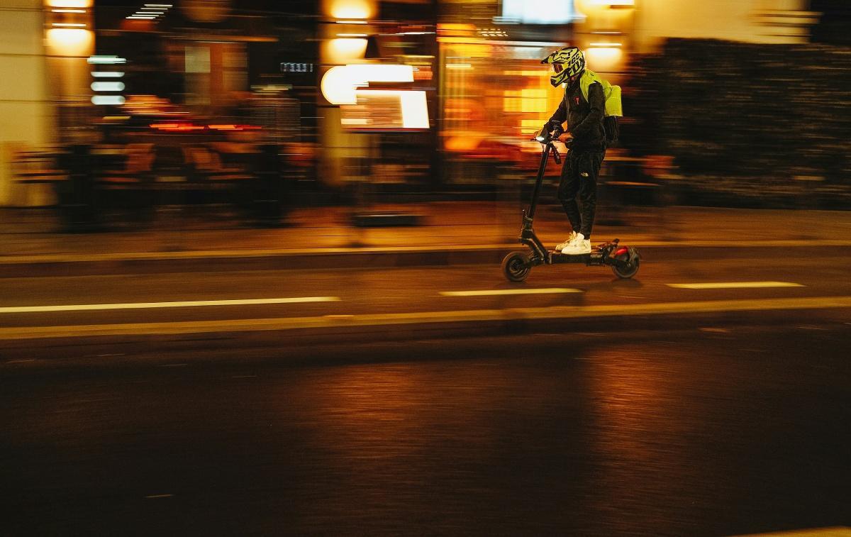 Trottinettes : casque et gilet obligatoires dans les Alpes-Maritimes