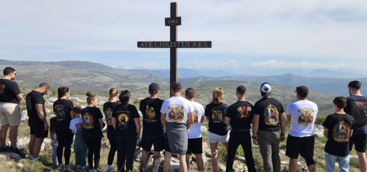 Alpes-Maritimes : une nouvelle croix géante revendiquée par un groupuscule d’extrême droite Alpes-Maritimes : une nouvelle croix géante revendiquée par un groupuscule d’extrême droite