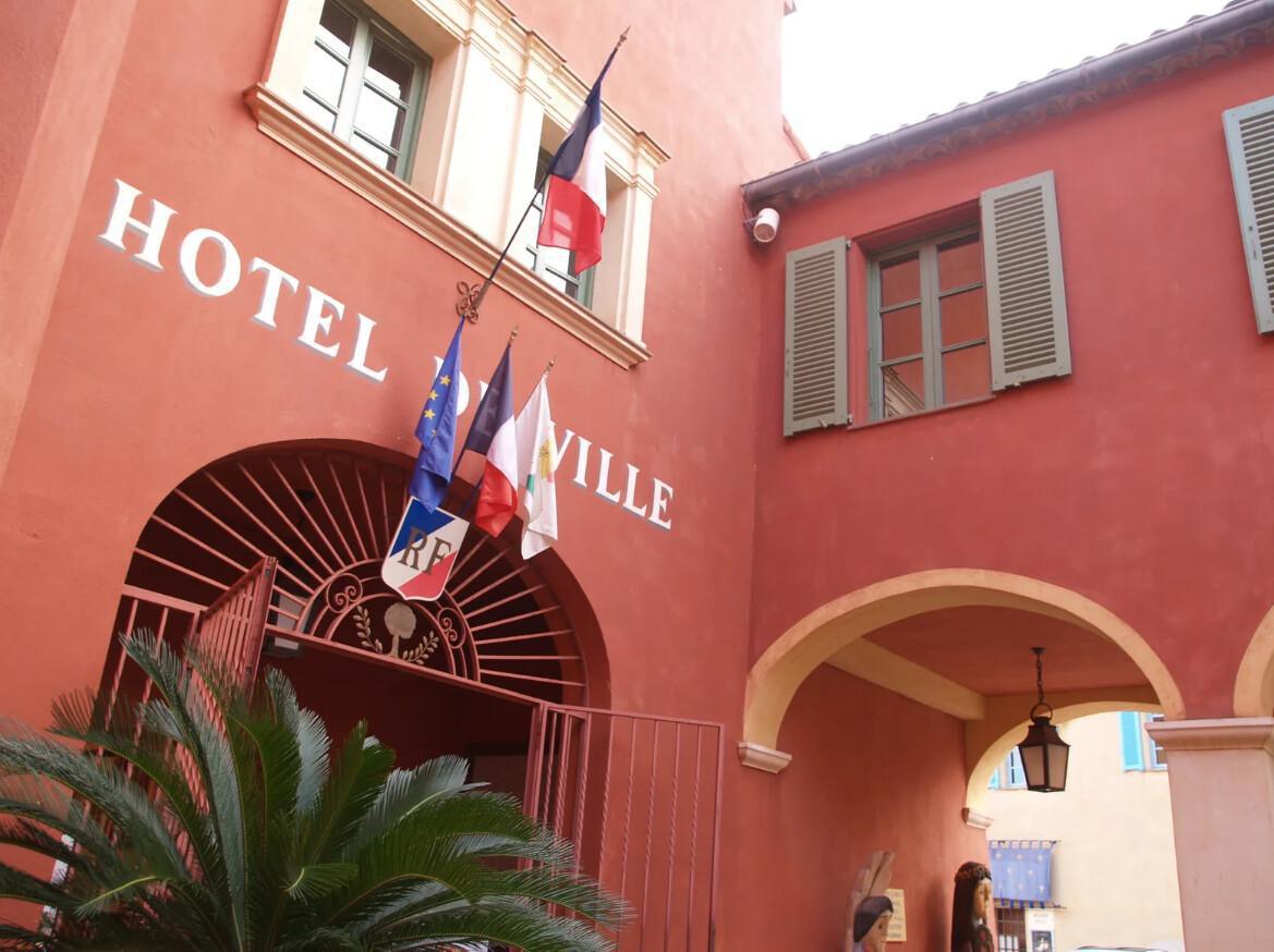Villefranche-sur-Mer dément le "recasage" de Lauriano Azinheirinha, proche d'Estrosi Villefranche-sur-Mer dément le "recasage" de Lauriano Azinheirinha, proche d'Estrosi
