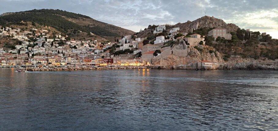 La Grèce, ses îles légendaires aux balcons d'Athènes