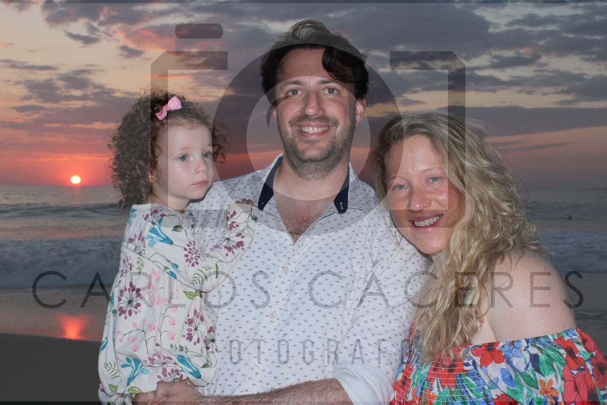 SESIÓN FOTOGRÁFICA EN LA PLAYA SESIÓN FOTOGRÁFICA EN LA PLAYA