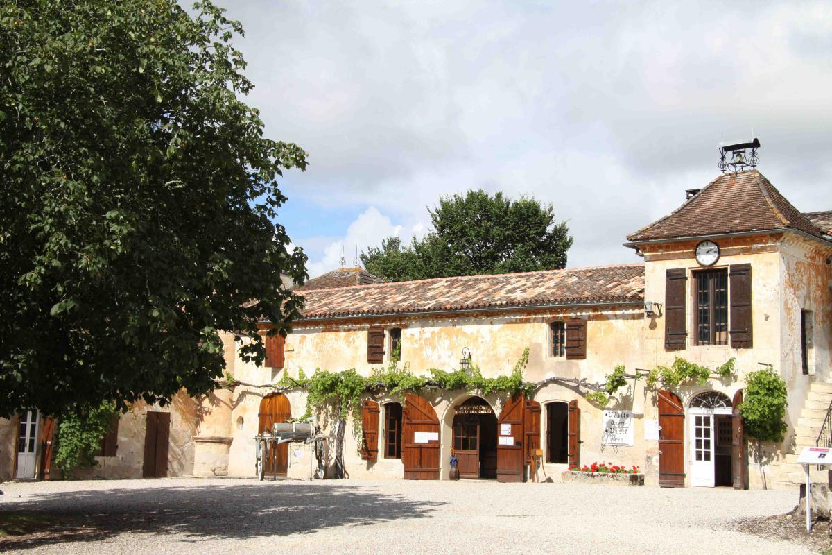 Château La Tour de By EN