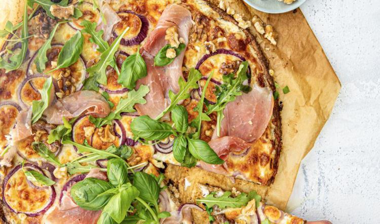 Blomkålpizza med spekeskinke