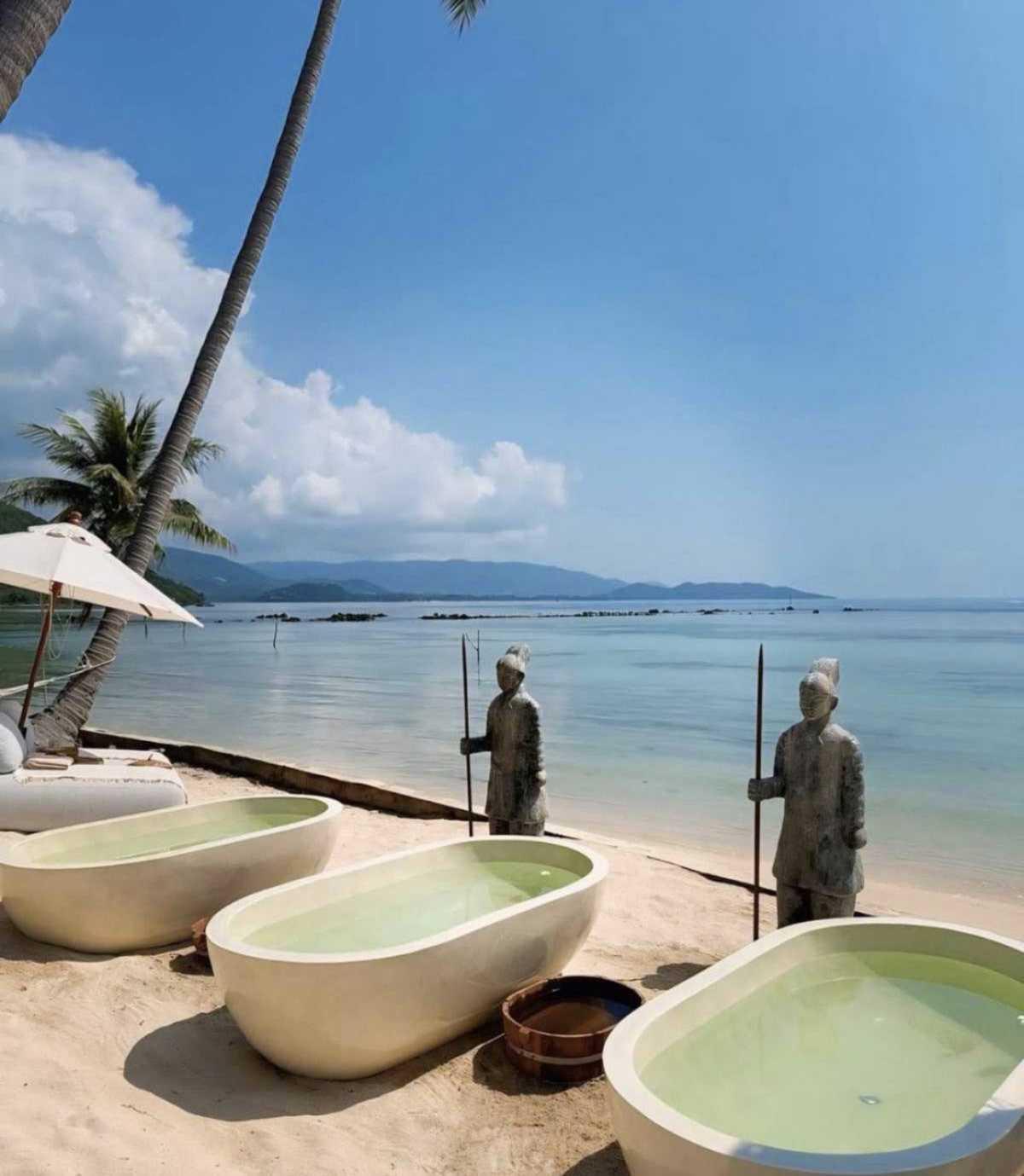 AU BOUT DU MONDE β’ KOH TAN AU BOUT DU MONDE β’ KOH TAN
