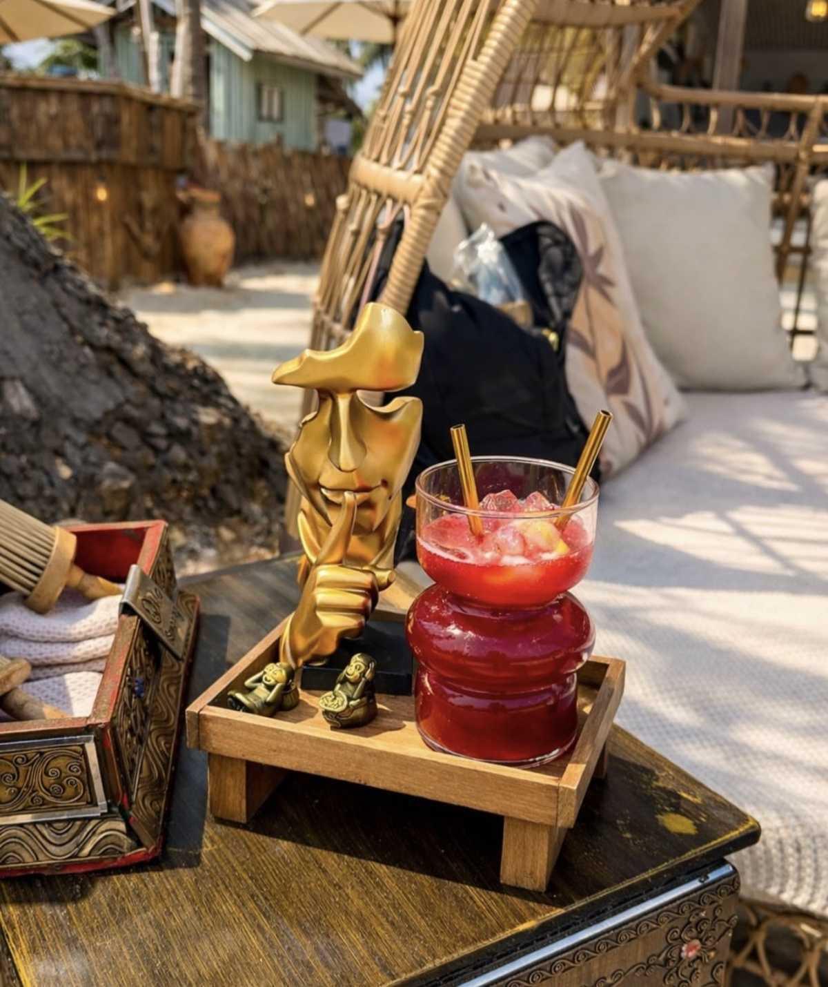 AU BOUT DU MONDE • KOH TAN 