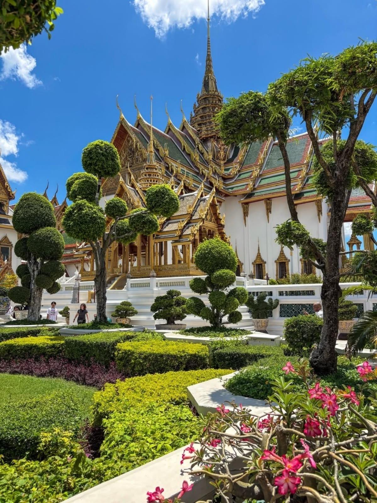 THE GRAND PALACE THE GRAND PALACE