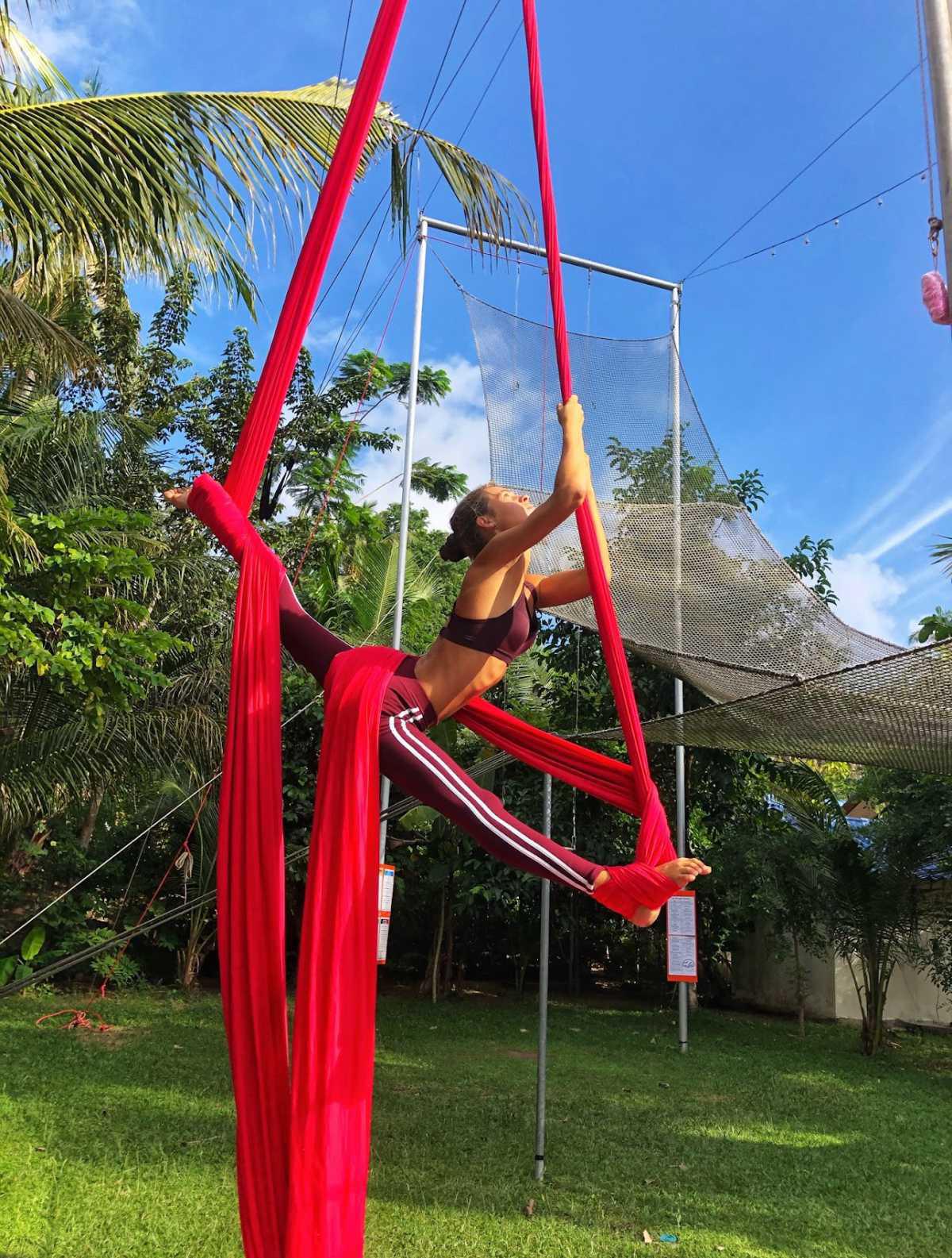 FLYING TRAPEZE & AERIAL ARTS SCHOOL FLYING TRAPEZE & AERIAL ARTS SCHOOL