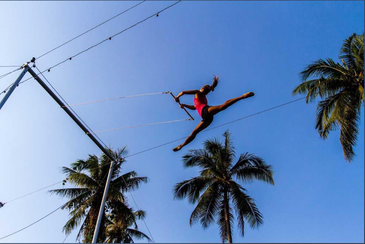 FLYING TRAPEZE & AERIAL ARTS SCHOOL FLYING TRAPEZE & AERIAL ARTS SCHOOL
