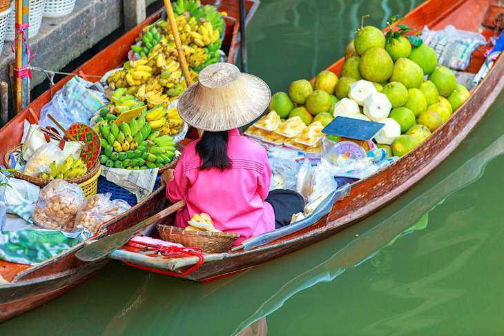 SHOP BY BOAT AT THE DAMNOEN SADUAK FLOATING MARKET SHOP BY BOAT AT THE DAMNOEN SADUAK FLOATING MARKET
