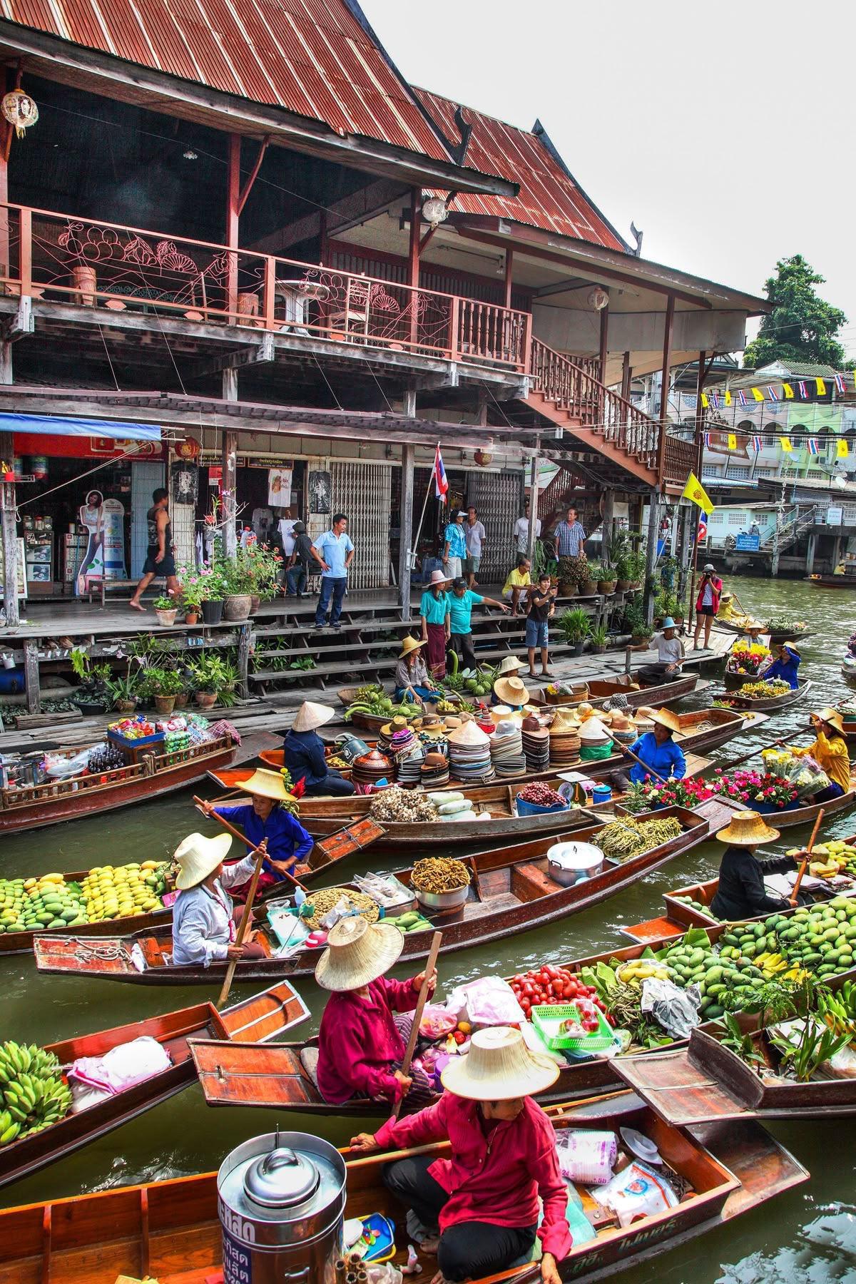 FLOATING MARKET AT THE DAMNOEN SADUAK