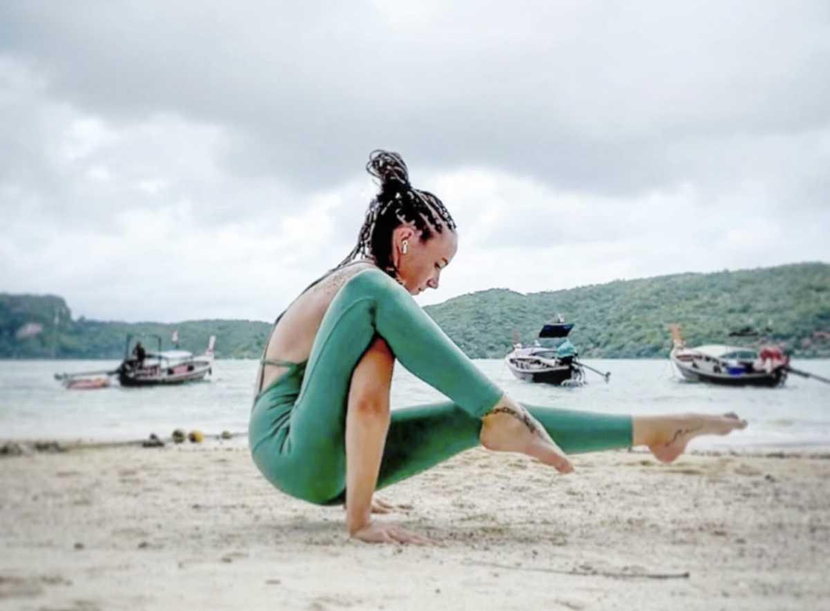THE REBORN YOGA THE REBORN YOGA