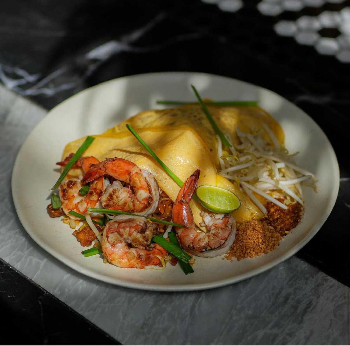 DAY AND NIGHT OF PHUKET DAY AND NIGHT OF PHUKET