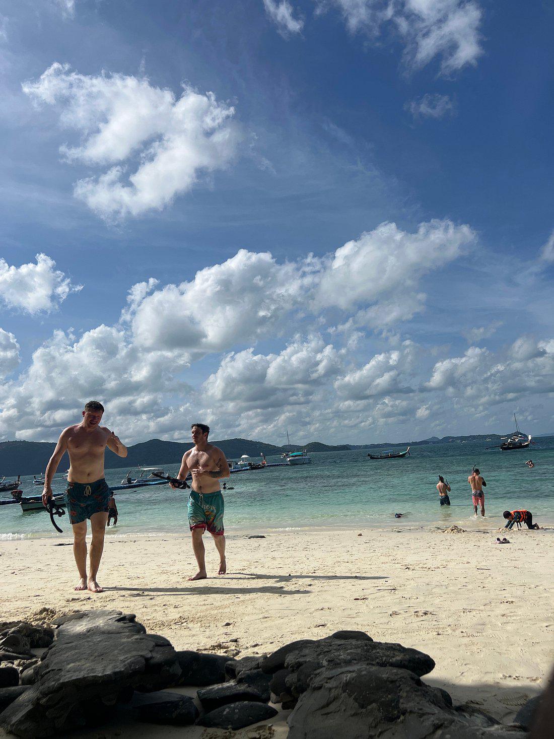 BANANA BEACH BANANA BEACH