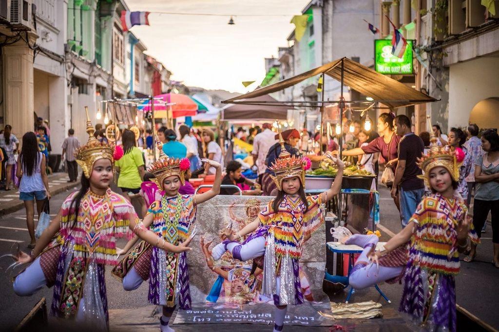 PHUKET WEEKEND NIGHT MARKET PHUKET WEEKEND NIGHT MARKET