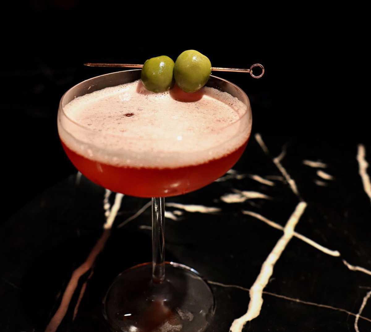 RABBIT HOLE RABBIT HOLE