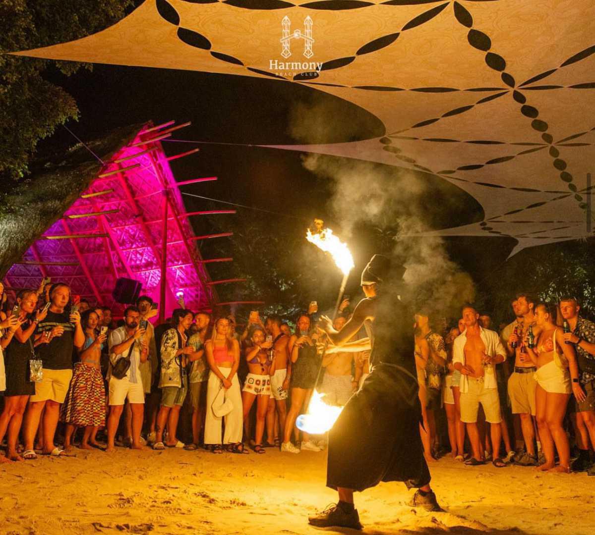 HARMONY • HALFMOON 