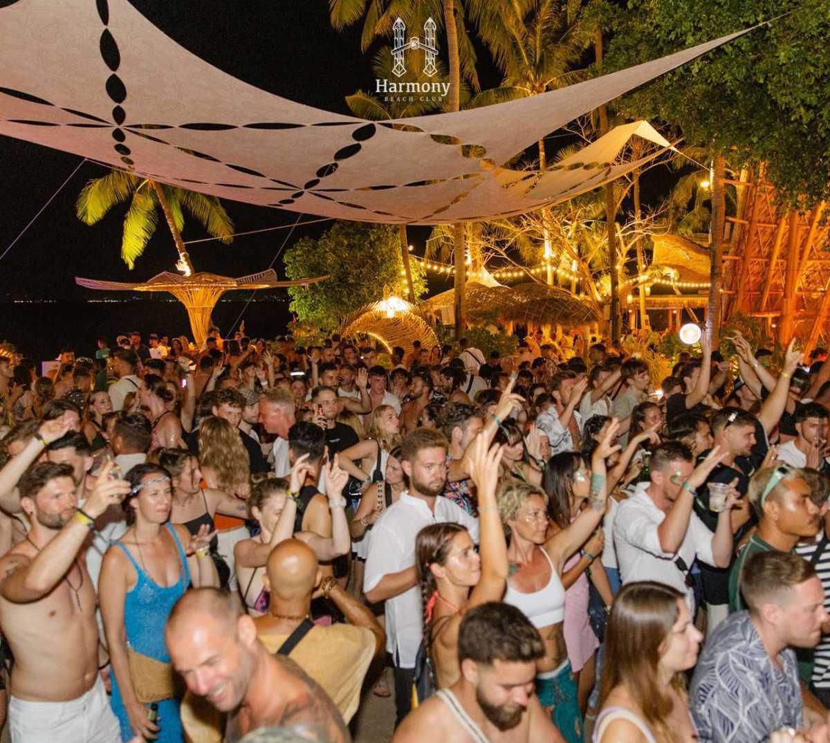 HARMONY • HALFMOON HARMONY • HALFMOON