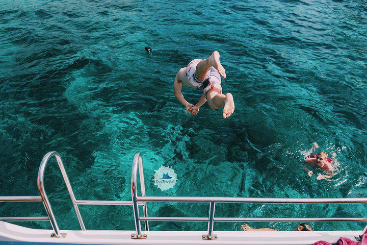 NUSA PENIDA BY PRIVATE BOAT - SNORKELING 4 SPOTS, SWIM WITH MANTAS + LAND TOUR