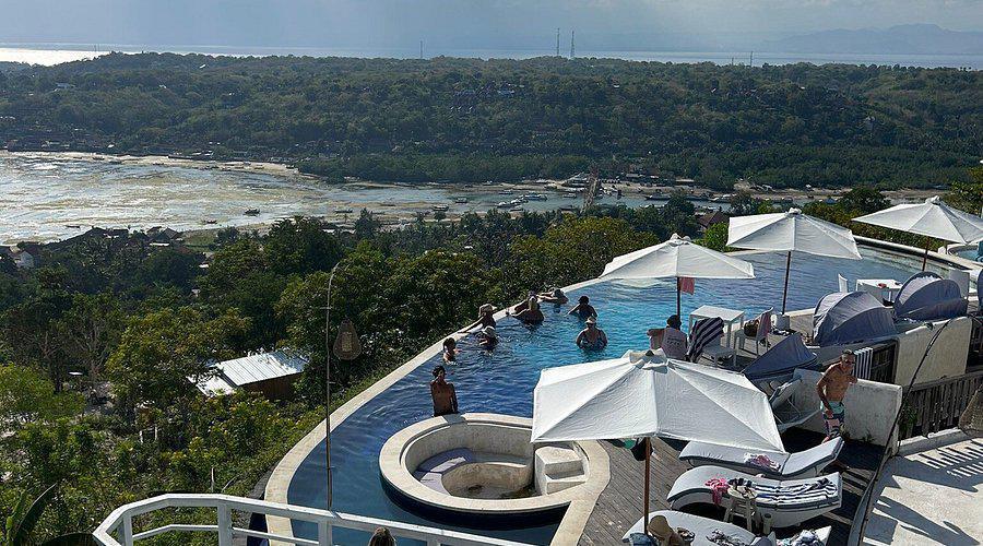 THE VIEW DAY CLUB - NUSA CENINGAN, BALI