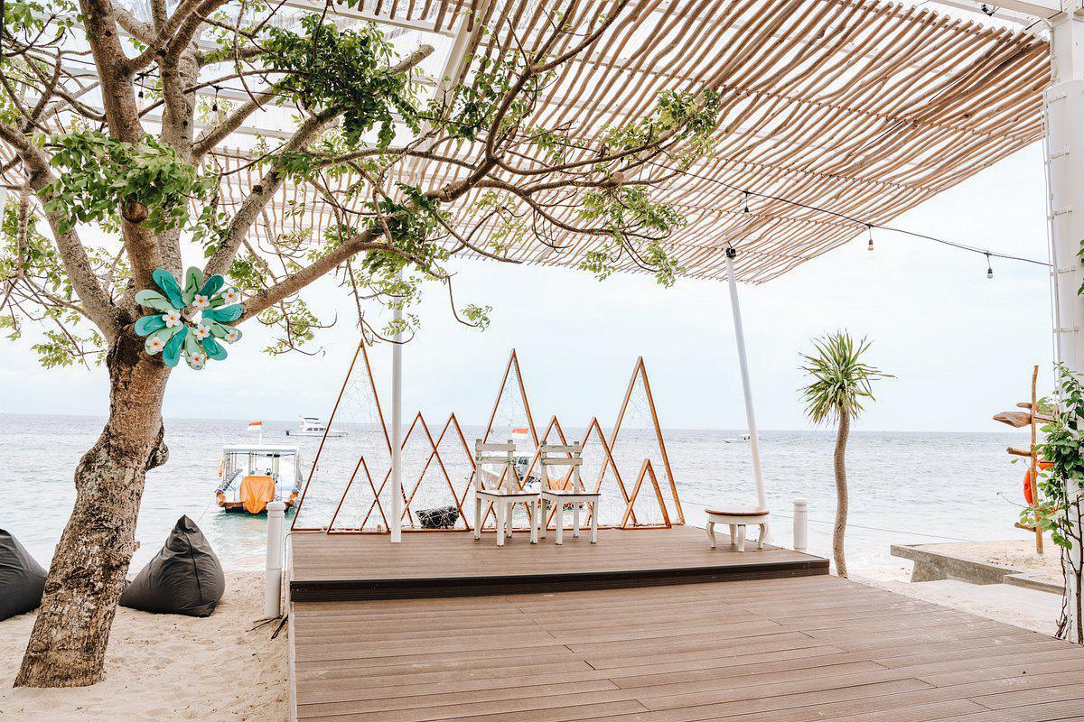 MAMBO BEACH RESTAURANT BEACH BAR & CAFE NUSA PENIDA
