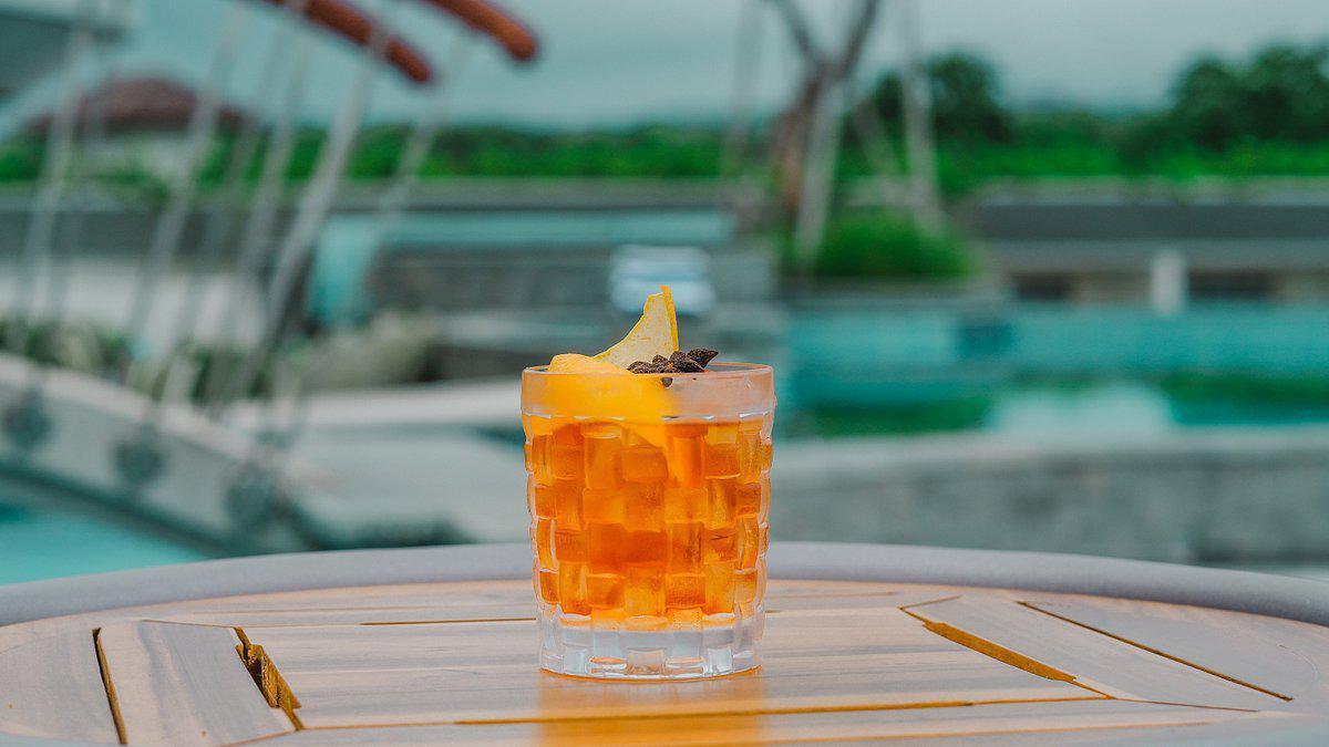 LUNA ROOFTOP BAR, BALI