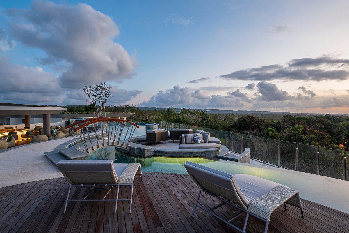 LUNA ROOFTOP BAR, BALI