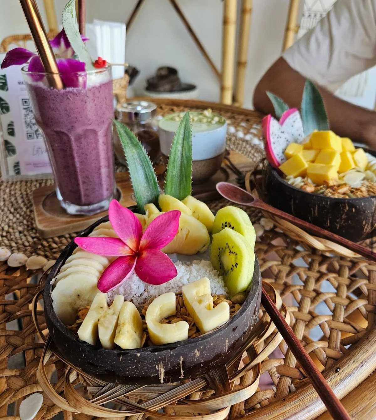 BEACH COCONUTS BOWLS