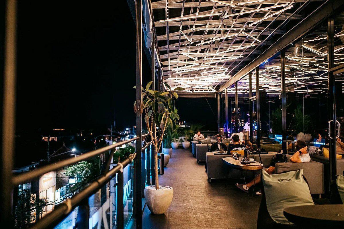 IZZI BALI HOOKAH LOUNGE IZZI BALI HOOKAH LOUNGE