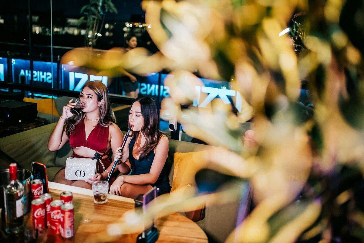 IZZI BALI HOOKAH LOUNGE IZZI BALI HOOKAH LOUNGE