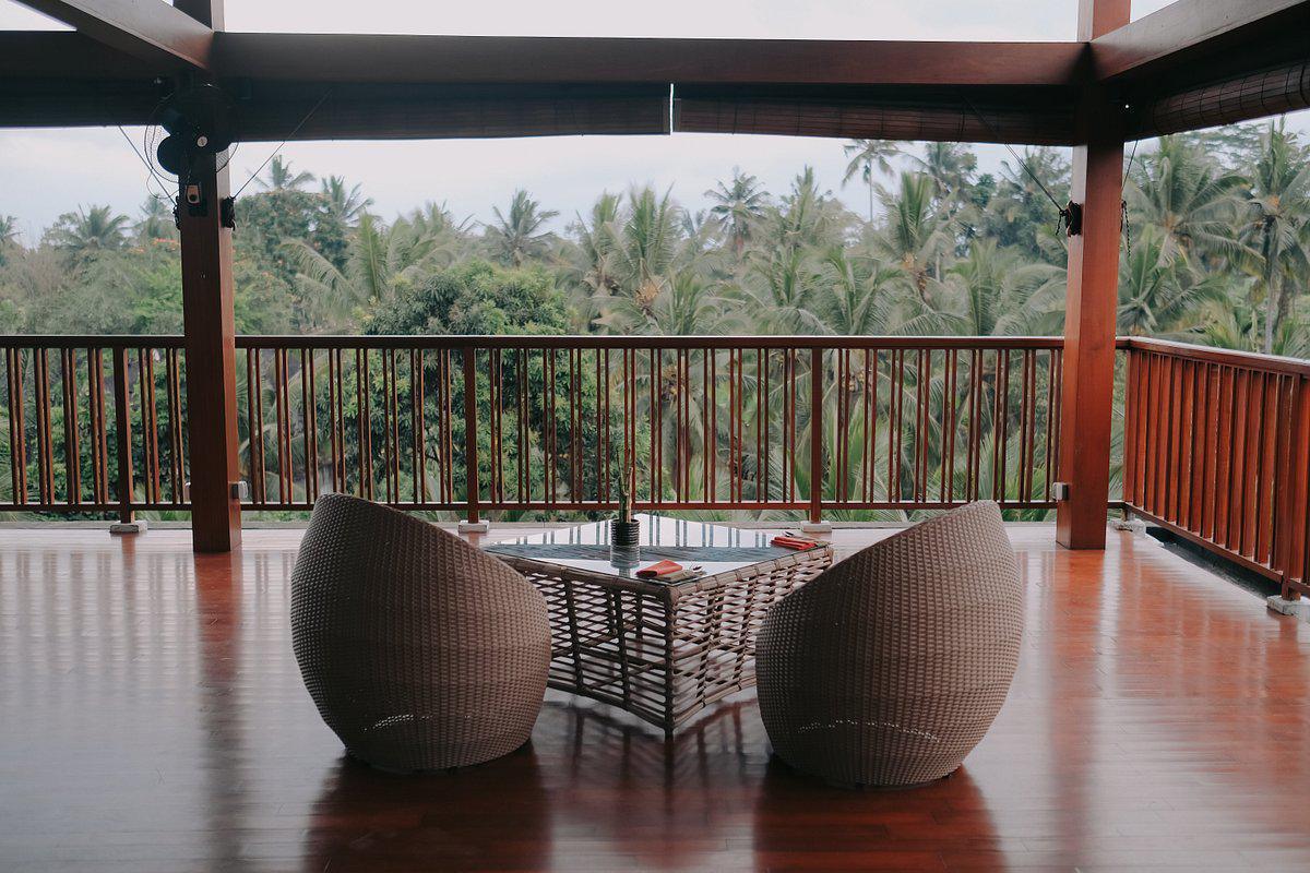 SKY LOUNGE BY ELY'S KITCHEN SKY LOUNGE BY ELY'S KITCHEN