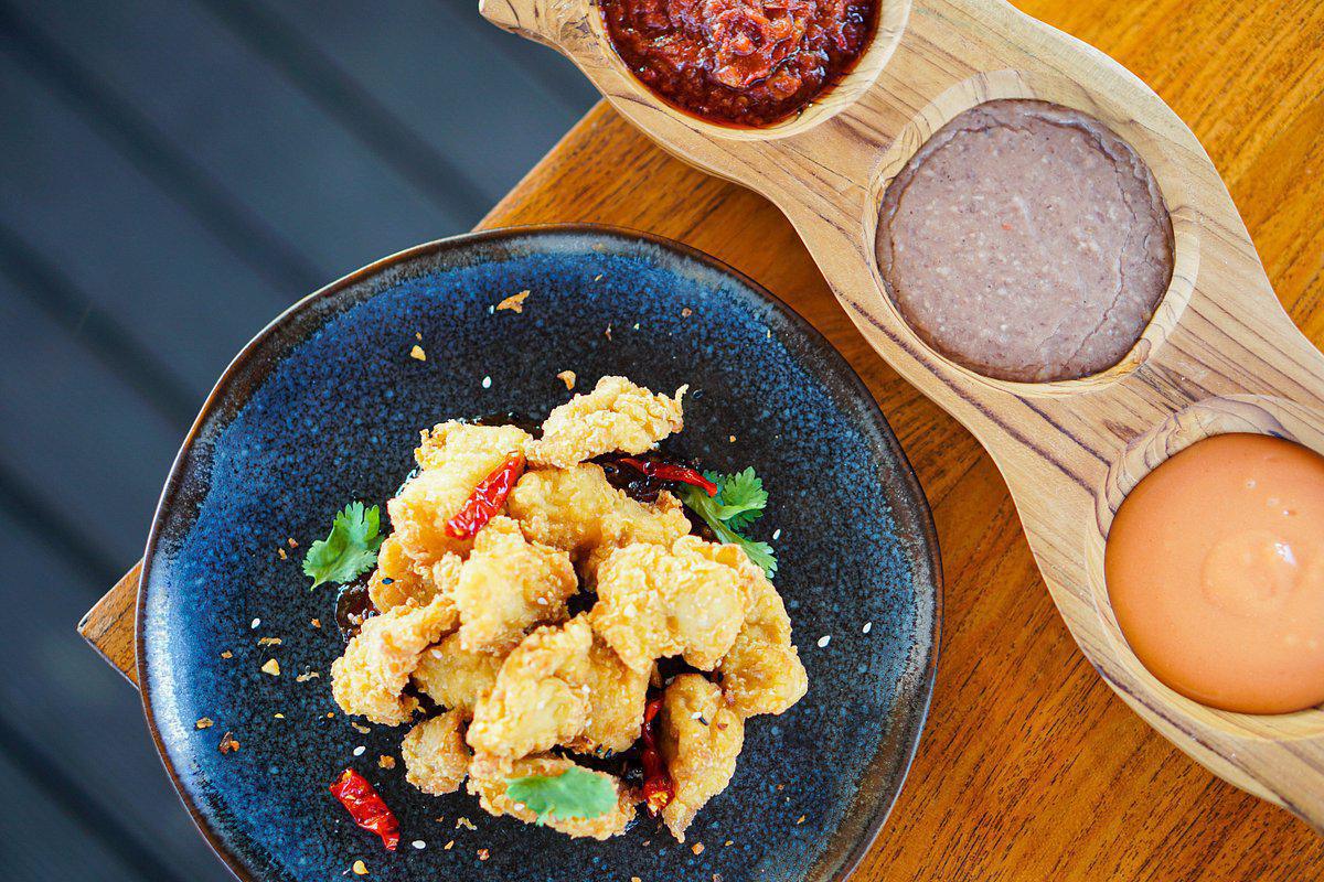 SKY LOUNGE BY ELY'S KITCHEN SKY LOUNGE BY ELY'S KITCHEN
