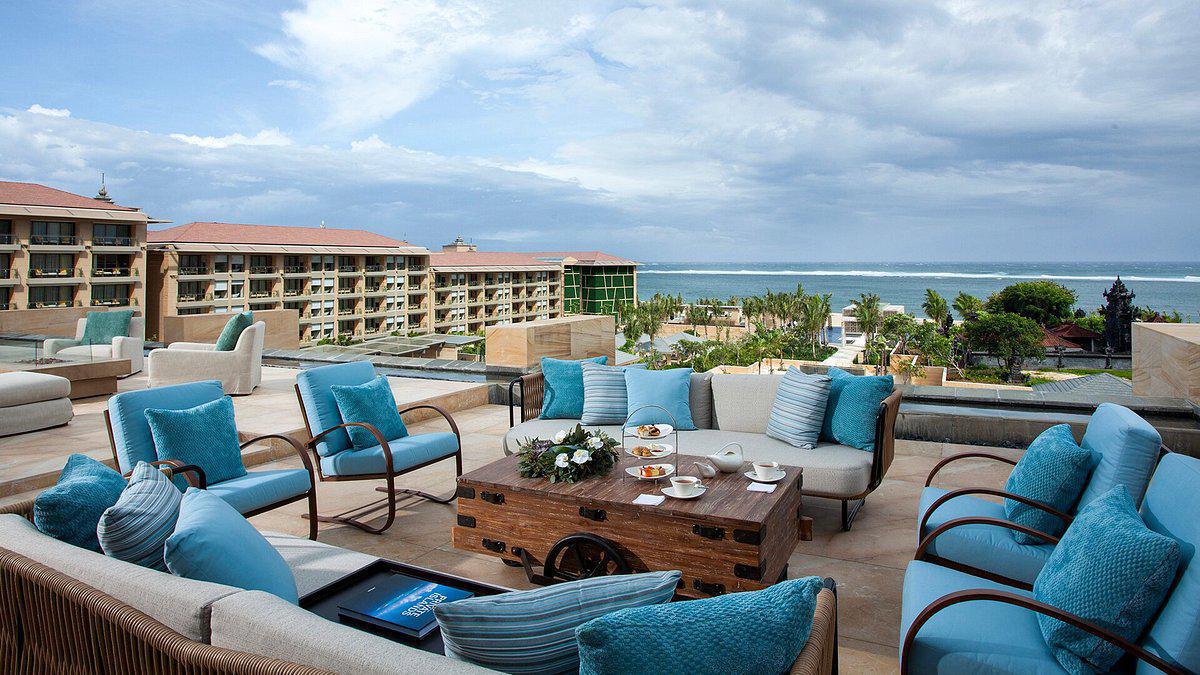 CASCADE LOUNGE AT MULIA BALI